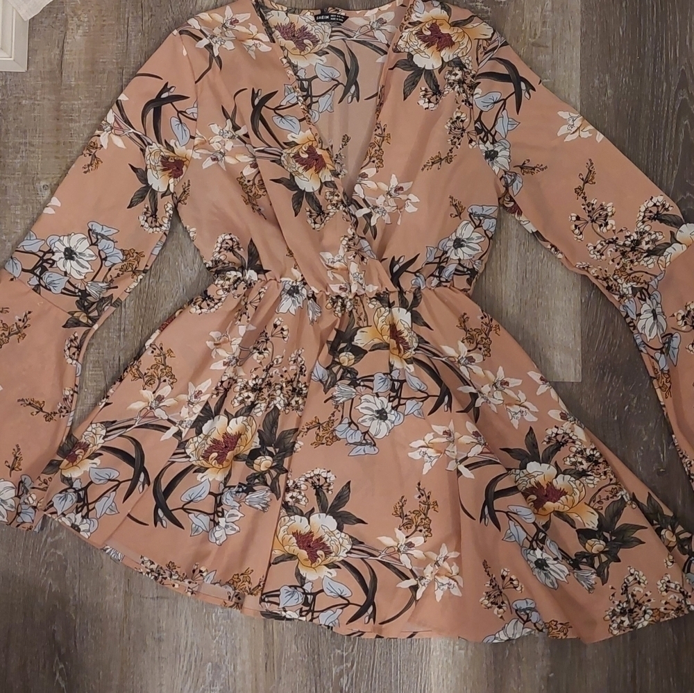 Shien floral print V-neck bell sleeve blouse or dress size 6 medium
